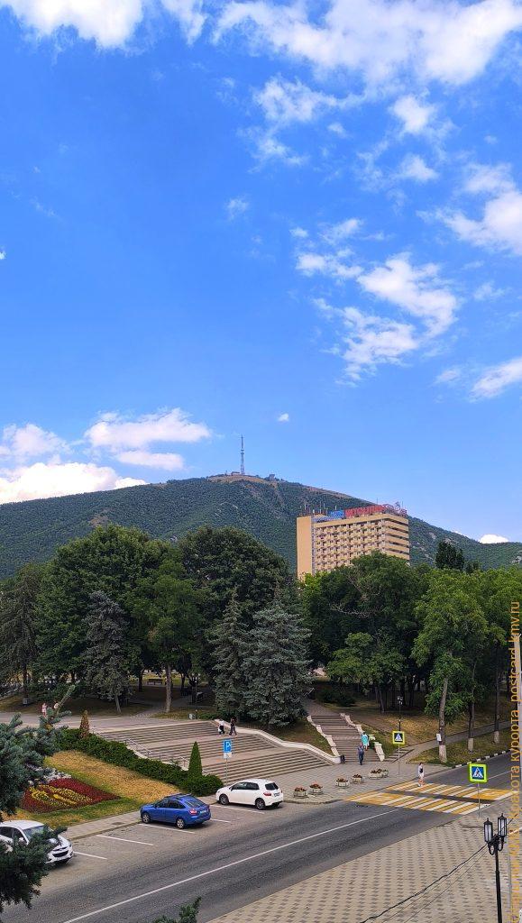 вид на гору Машук из центра Пятигорска